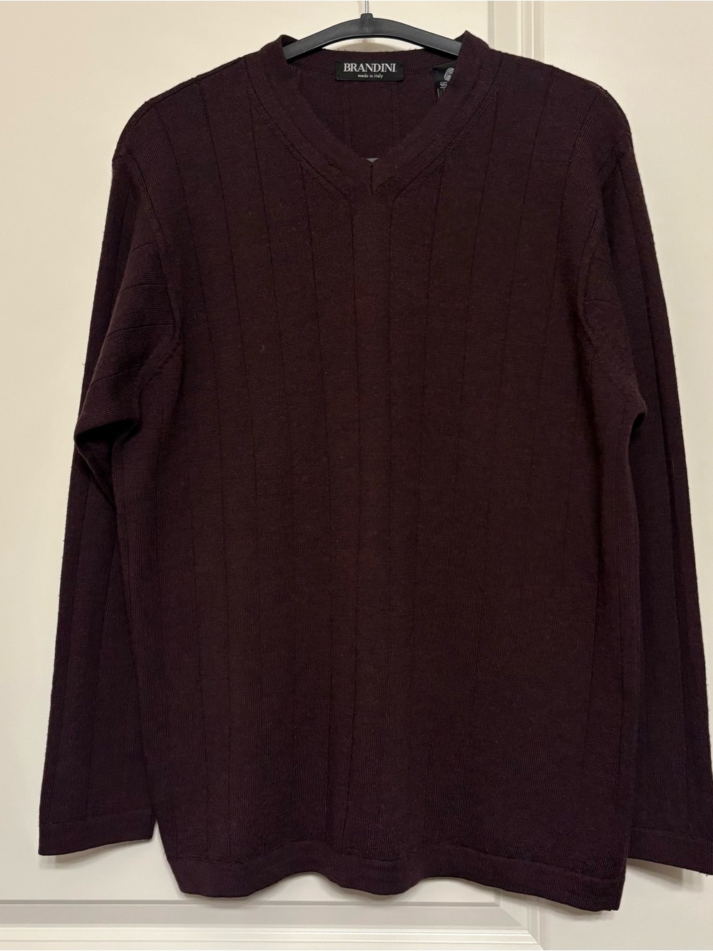 Men's Brandini Extra Fine Merino Wool V-Neck Sweater in Deep Burgundy